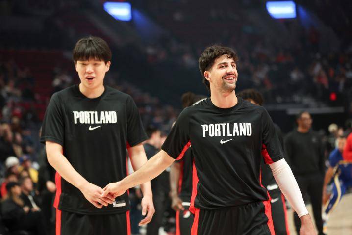 里程碑夜毕尔巴鄂竞技队长鼓劲；CBA常规赛集结日刷纪录；气氛紧张；球探报告显示潜力的简单介绍