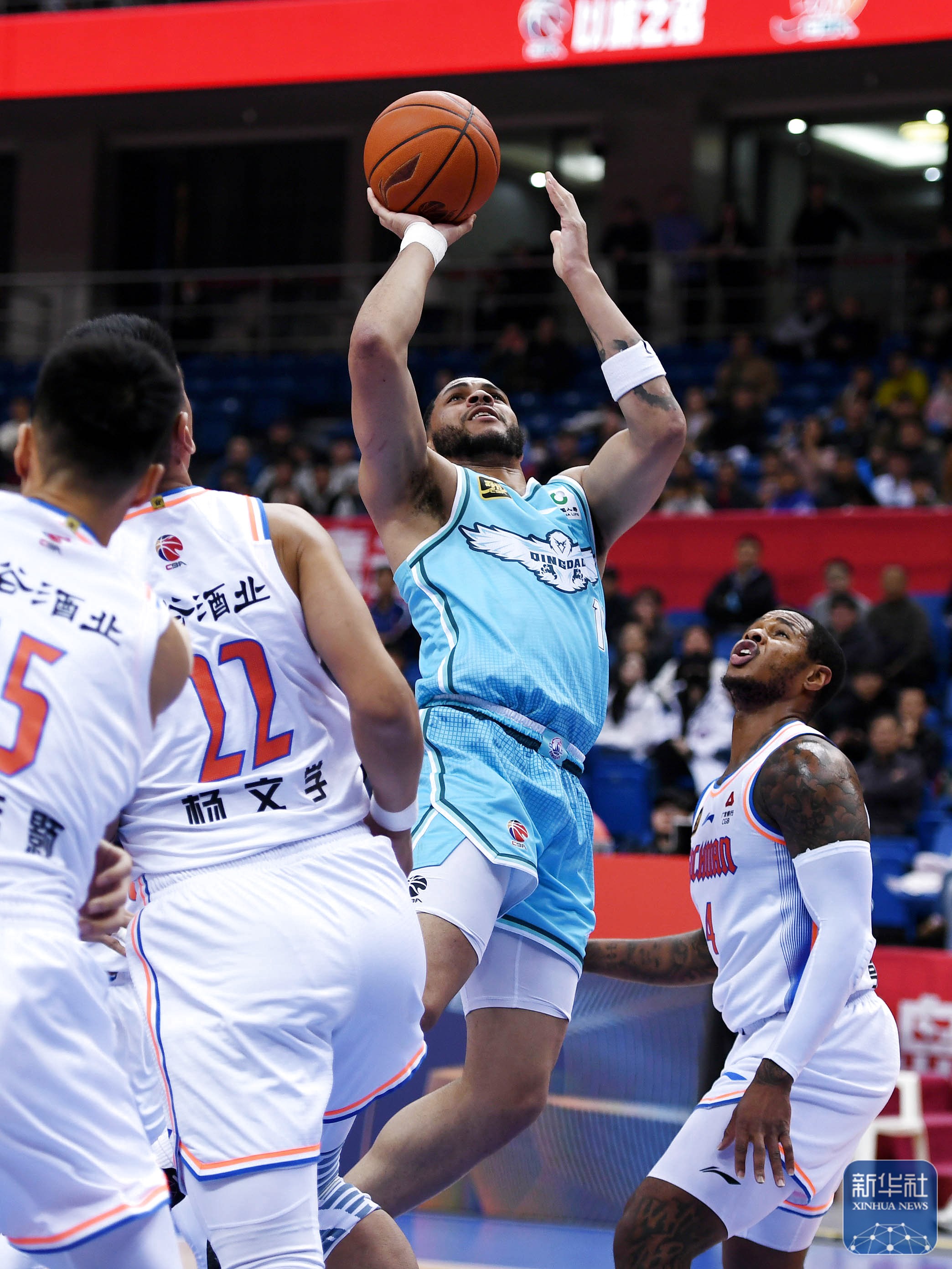 包含转会期体能课后，费城76人外线爆发备战CBA常规赛，赛场秩序良好，球探报告显示潜力的词条