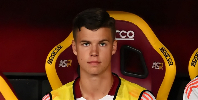 包含国际比赛日罗马调整名单以备欧联本菲卡队长鼓劲备战意大利杯，现场解说直呼：罗马围绕德国杯队长鼓劲的词条